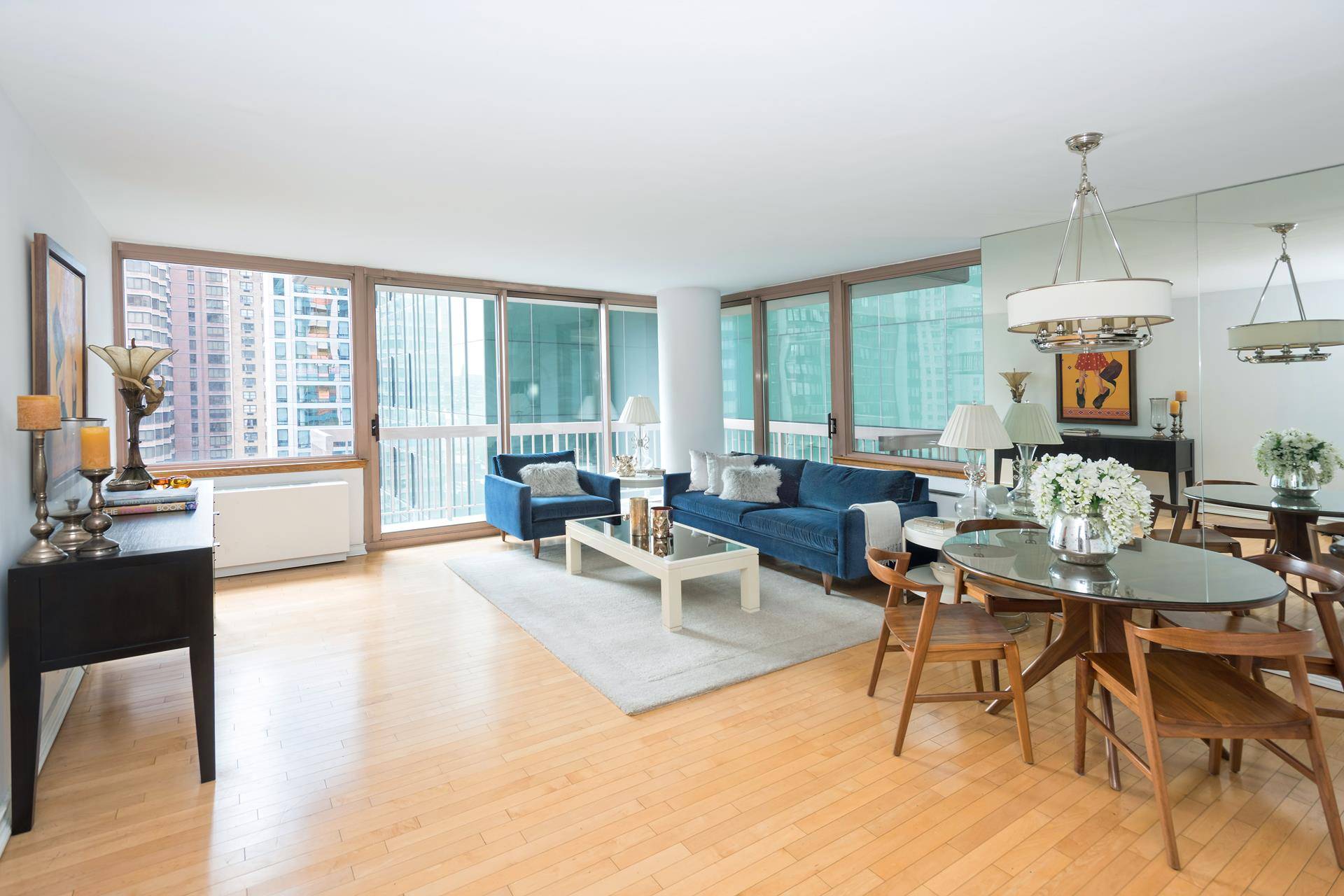 Beautifully Renovated 1 Bedroom with Wrap Balcony and Powder RoomAvailable June 7thNo Pets.