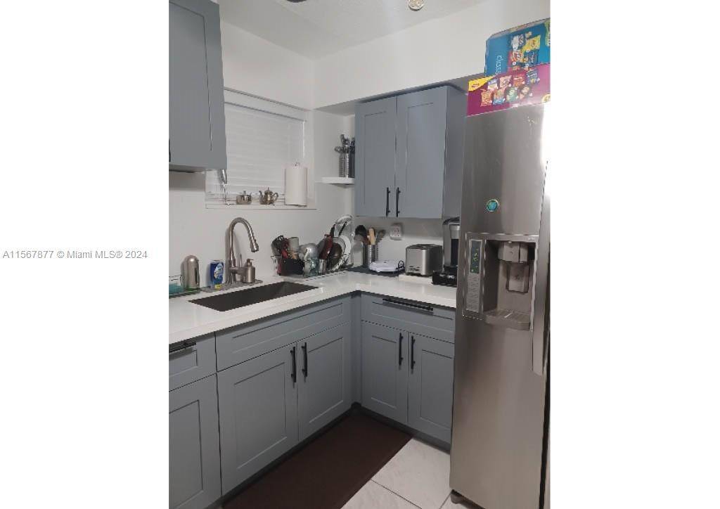 Beautiful, comfortable, spacious apartment with 2 bedrooms and 1 bathroom ; Newly remodeled kitchen, excellent location a few minutes from Coral Gables, Coconut Grove, immediate access to US1, 10 minutes ...