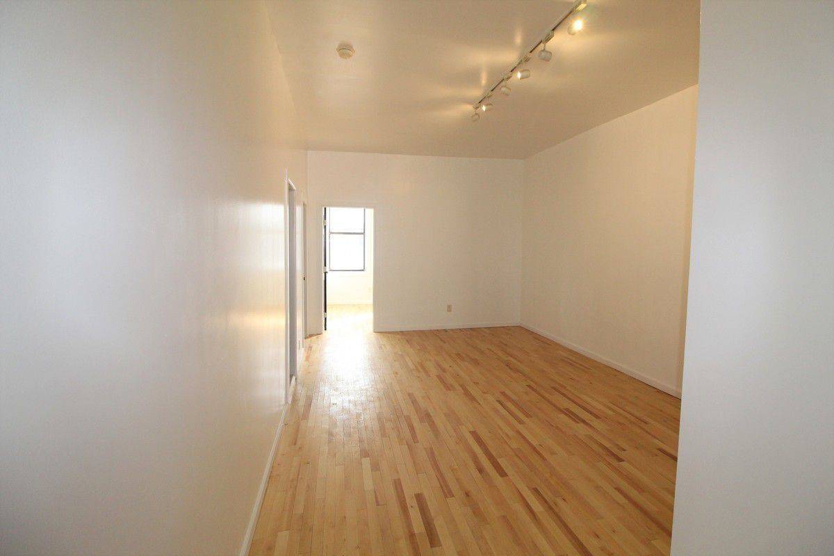 This beautiful two bedroom apartment located on 3rd Ave in Gowanus was recently gut renovated with a brand new chef's kitchen that has stainless steel appliances, granite counter tops and ...