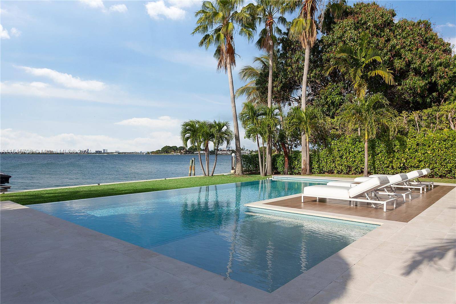 Experience the most incredible open bay views that Miami Beach has to offer.