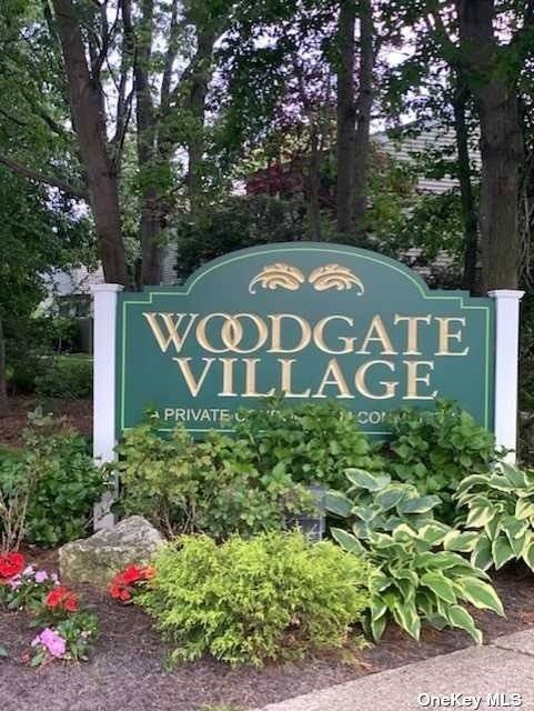 Spotless and bright 2br ranch in Woodgate Village.
