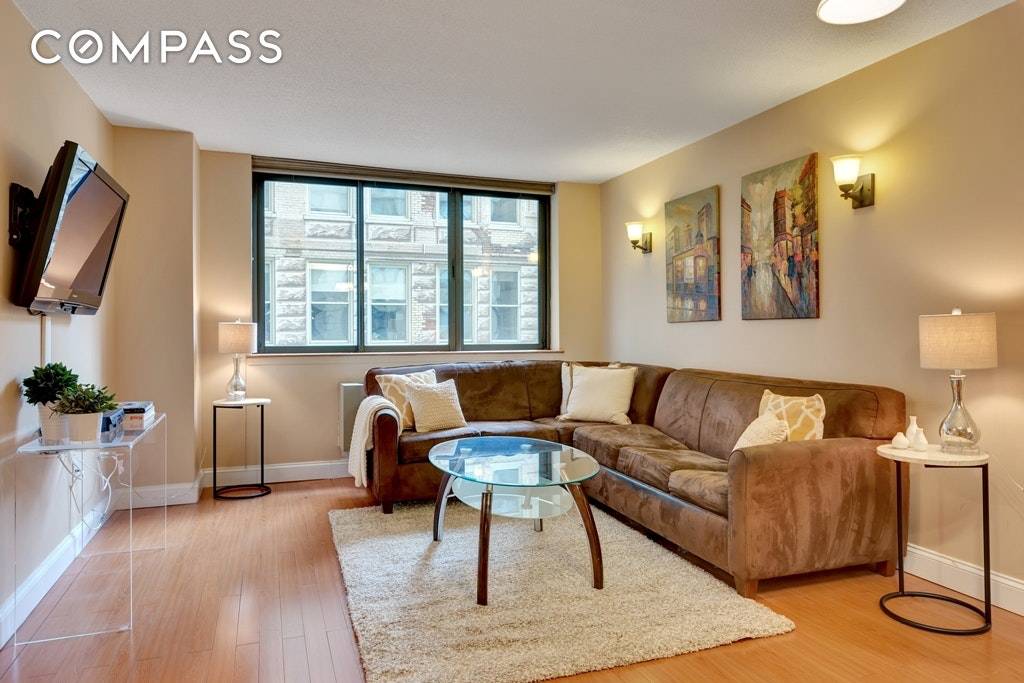 Luxurious and modern renovated 2BR with 1.