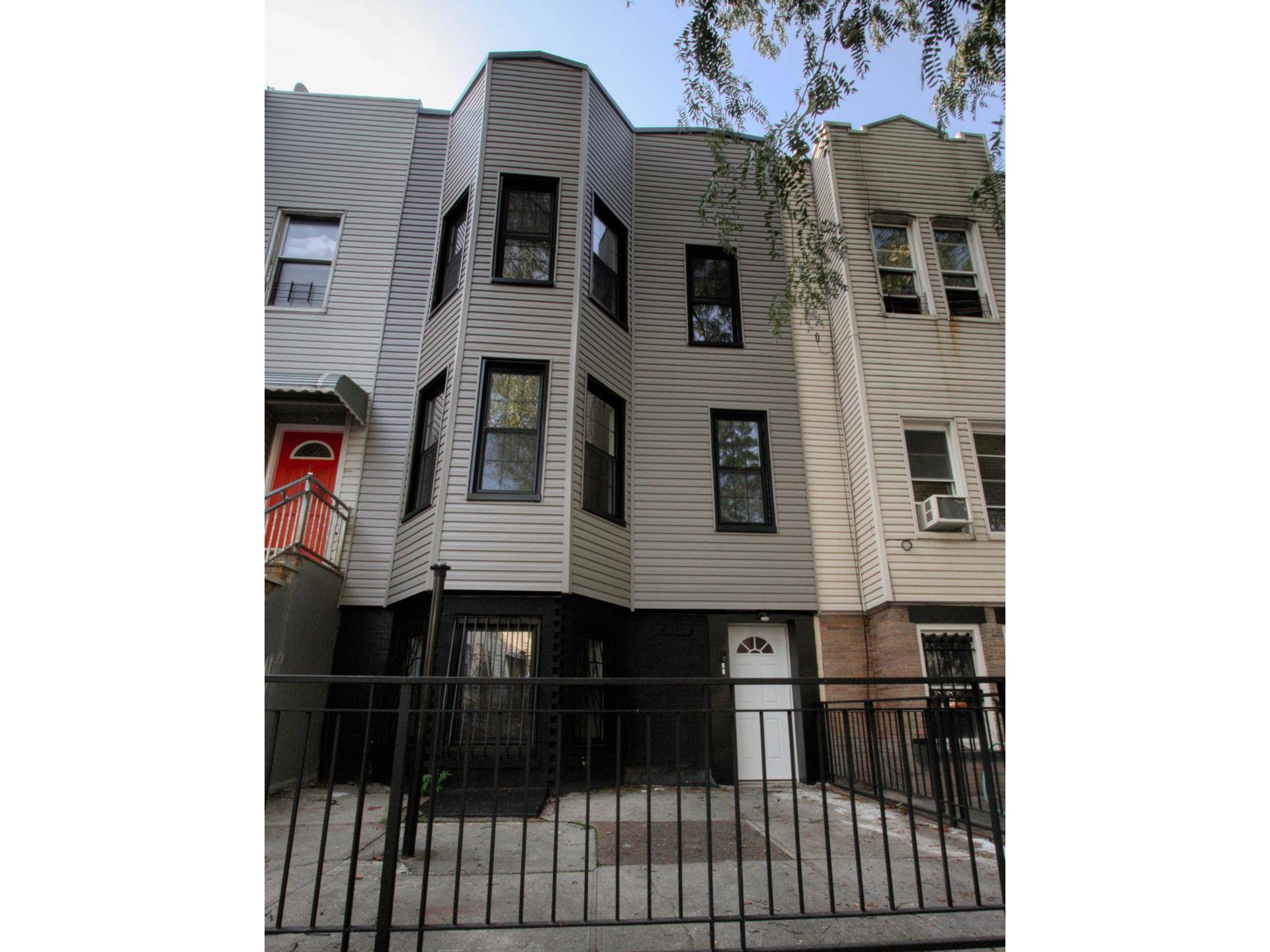Introducing 147 Cornelia Street, a modern two family townhouse located on a gorgeous tree lined block in Bushwick, nestled between Evergreen and Central Avenue.