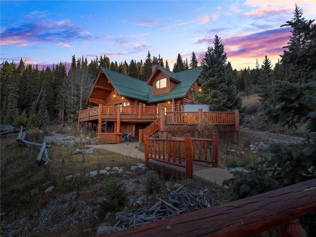 Elk Ridge Ranch is a handcrafted log home with Bristlecone accents overlooking its own private sledding and ski runs as well as a barn with a separate caretakers residence.
