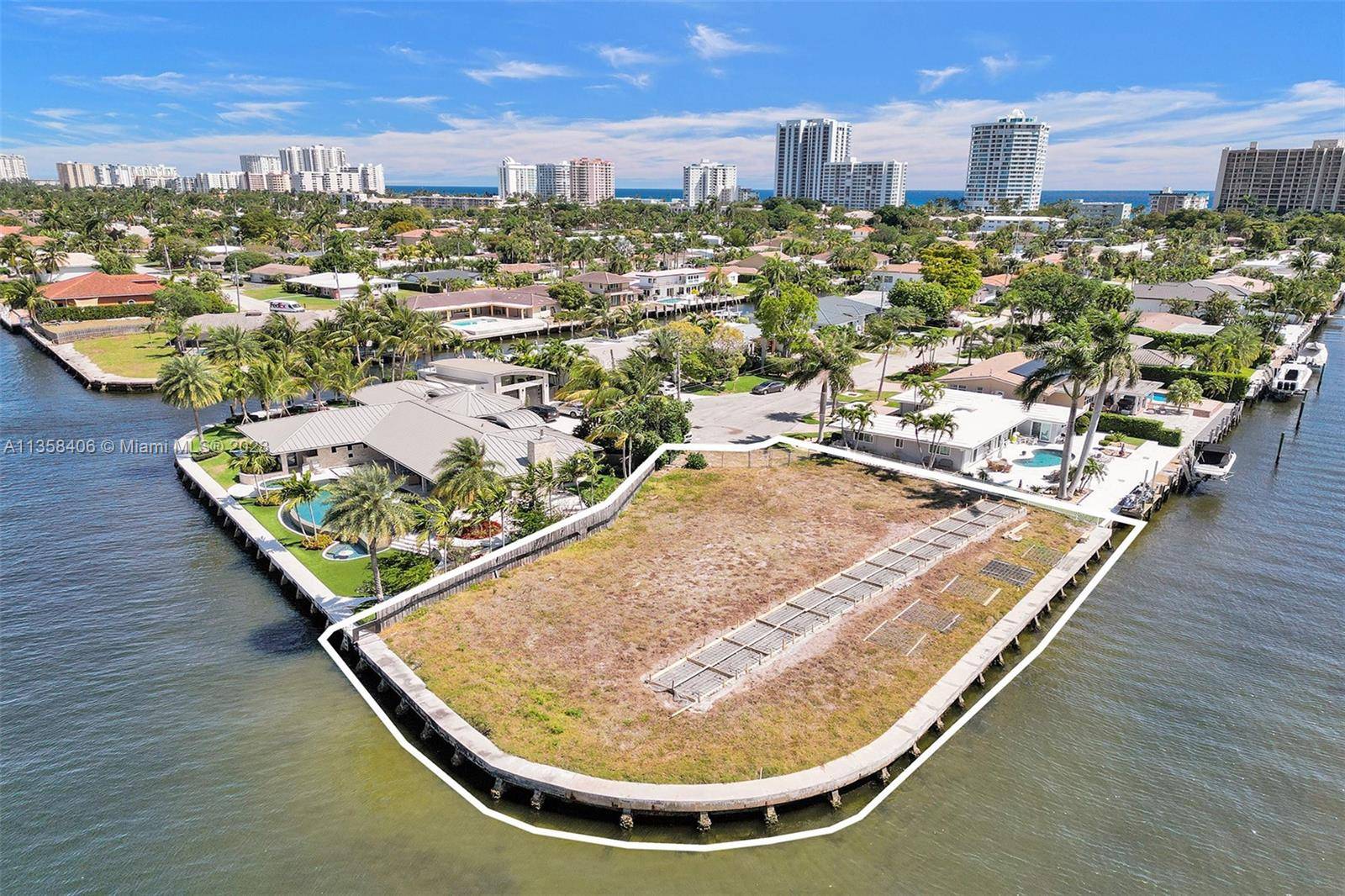 MASTER BROKER LISTING SELLER FINANCING AVAILABLE VACANT INTRACOASTAL POINT LOT WITH 255 FEET OF WRAP AROUND FRONTAGE, ACROSS FROM BAY COLONY.
