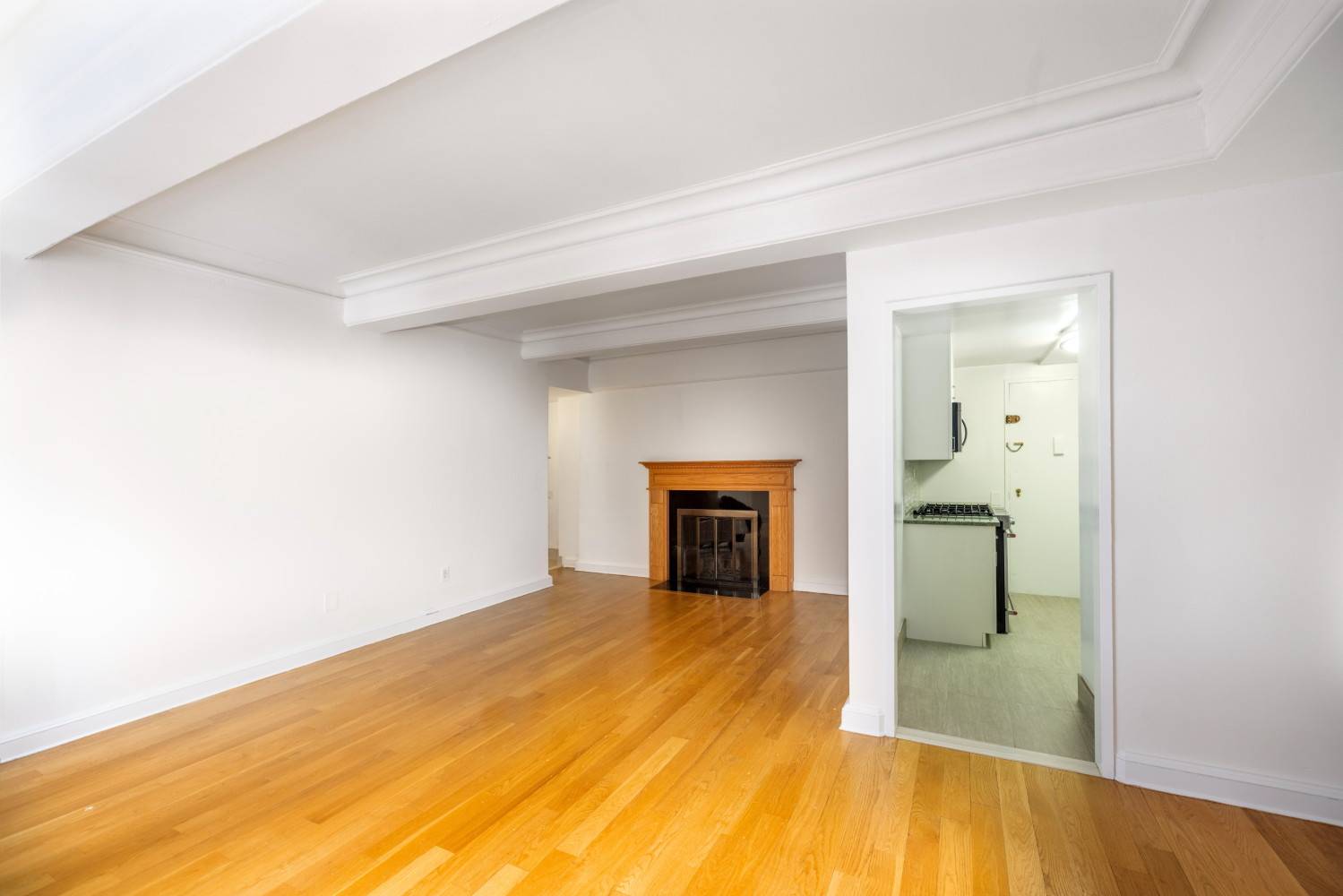 No Fee, 2 Bed/2 Bath Spacious Convertible Three-Bed Unit in Midtown West