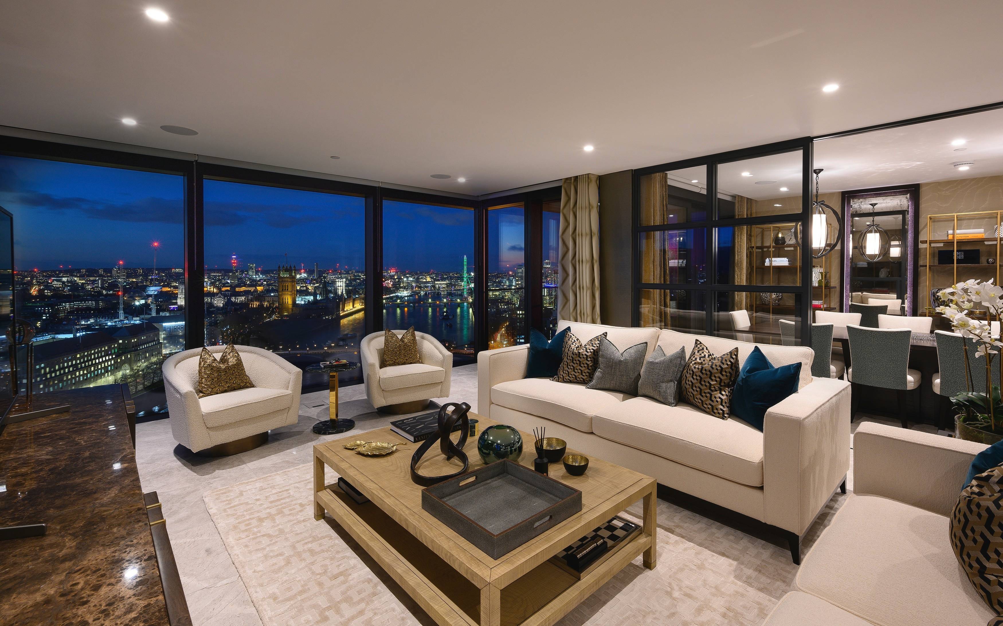 A stunning four-bedroom apartment occupying the entire 27th floor offers sensational 360-degree views taking in some of the most iconic landmarks in London.