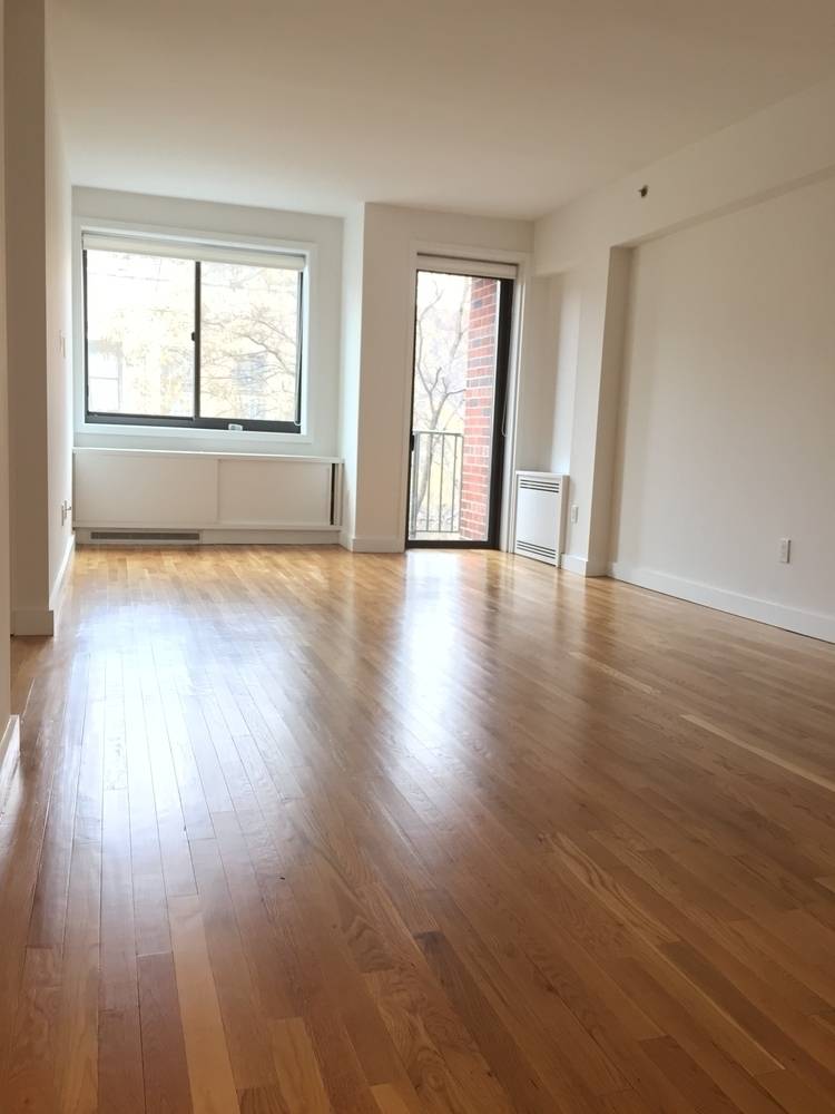 Stunning 1 Bedroom in Chelsea with Private Balcony | No Fee! | 1.5 Months FREE
