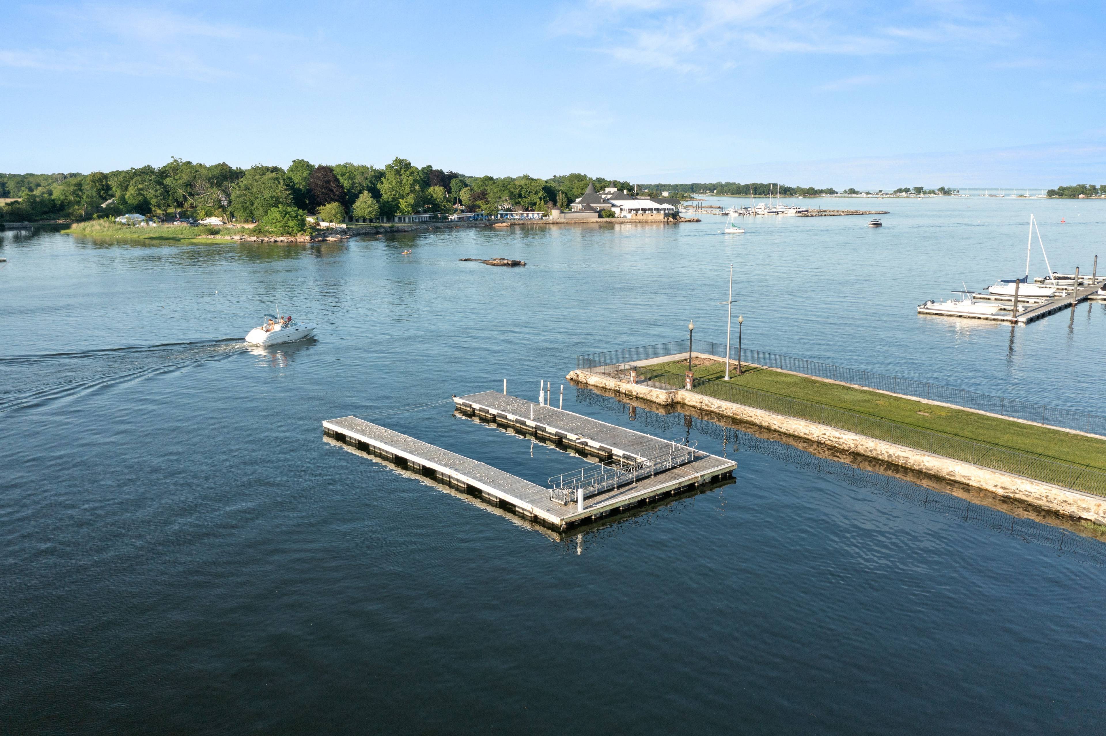 MAMARONECK, Westchester !!! BREATHTAKING WATERFRONT OASIS WITH A POOL AND PRIVATE BOAT DOCK !!!