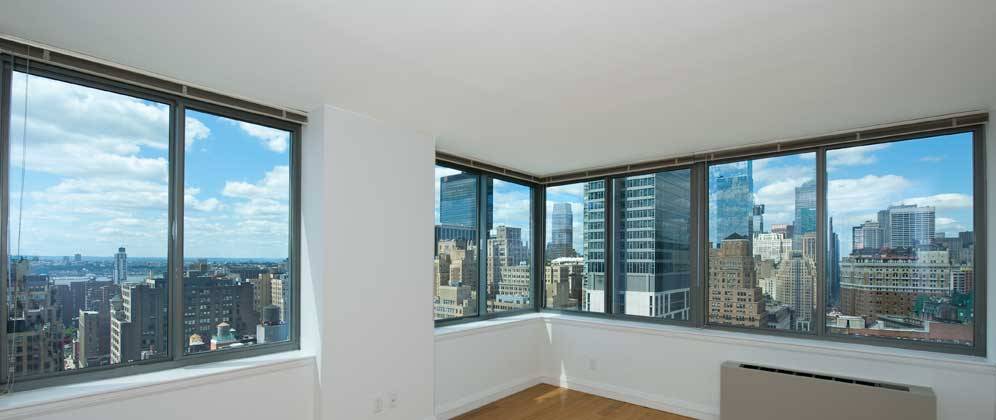 Chelsea/ Flatiron, 1 BR luxury apartment near Herald Square and Penn Station, huge windows, picturesque views, fitness center, Pilates equipment, rooftop deck