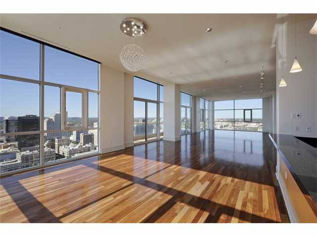 ENORMOUS+ Sun-Filled 3BR/ 3BATHS in FULL LUX Building! Exclusive Amenities!