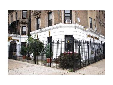 FIVE BEDROOMS THREE BLOCKS FROM CENTRAL PARK UPPER MANHATTAN WASHER AND DRYER IN THE APARTMENT