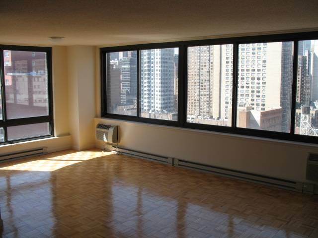 MURRAY HILL'S PREMIER LUXURY RENTAL BUILDING WITH 1400 SQ. FT. CONVERTIBLE 3 BEDROOM, WITH CITY VIEWS, HIGH END RENOVATION