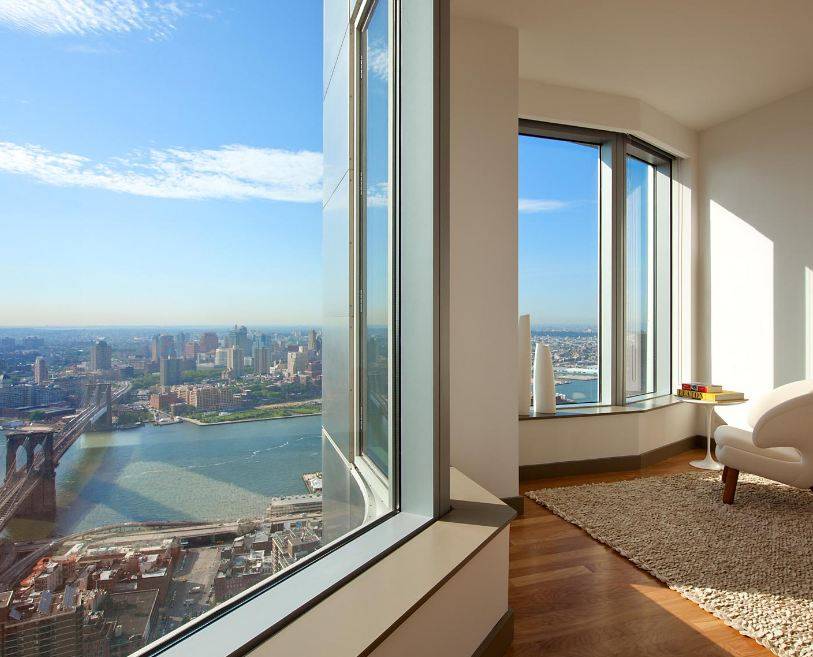 OPEN VIEWS OF MANHATTAN AND WATER FROM THIS 1 BED ON THE TRIBECA/FINANCIAL DISTRICT BORDER