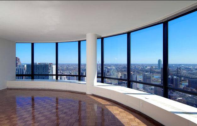ONE OF A KIND 1BR WITH INCREDIBLE VIEWS OF THE CITY IN THE HEART OF UPPER EAST SIDE. 
