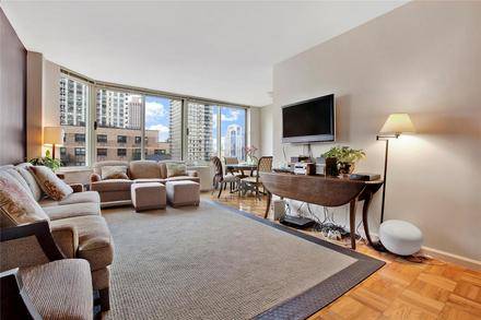 ***UPPER EAST SIDE***ONE BEDROOM with WASHER & DRYER!  GREAT LUXURY BUILDING with POOL!***