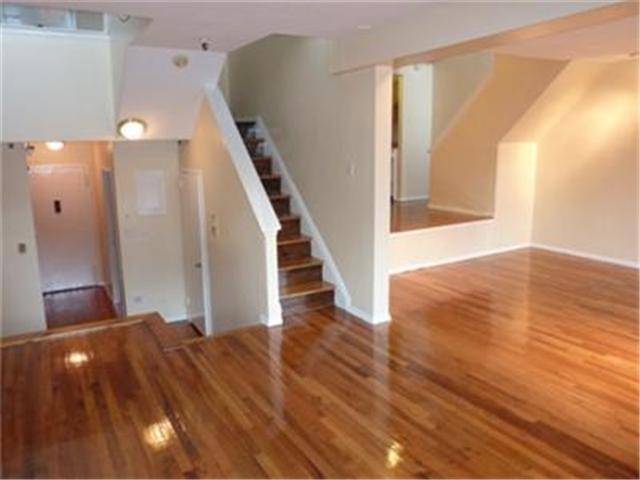 Bright, Beautiful and Pristine! Host parties in  your Enormous Duplex!