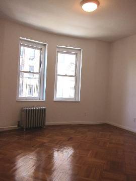 SWEET ONE BED DEAL ON PARK BLOCK ! NO FEE !