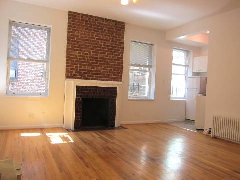 SUNNY PRE-WAR ONE BED ON RIVERSIDE DRIVE! NO FEE !