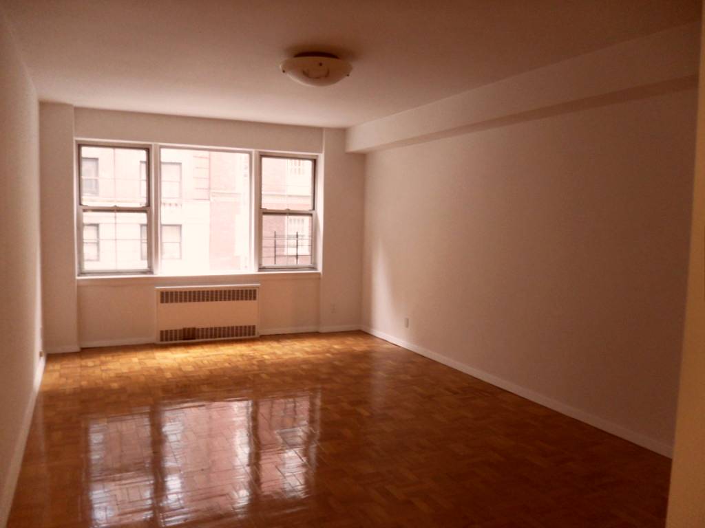 ***CENTRAL PARK/ FIFTH  AVE*** 2BED/1.5BATH*** NEW KIT/ELEV.