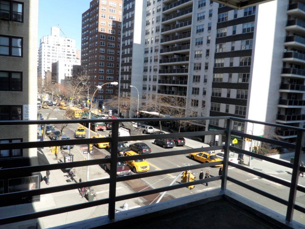GRAMERCY PARK****LARGE 2 Bed/ 2 Bath, Open City View at Full Service Building. MUST SEE