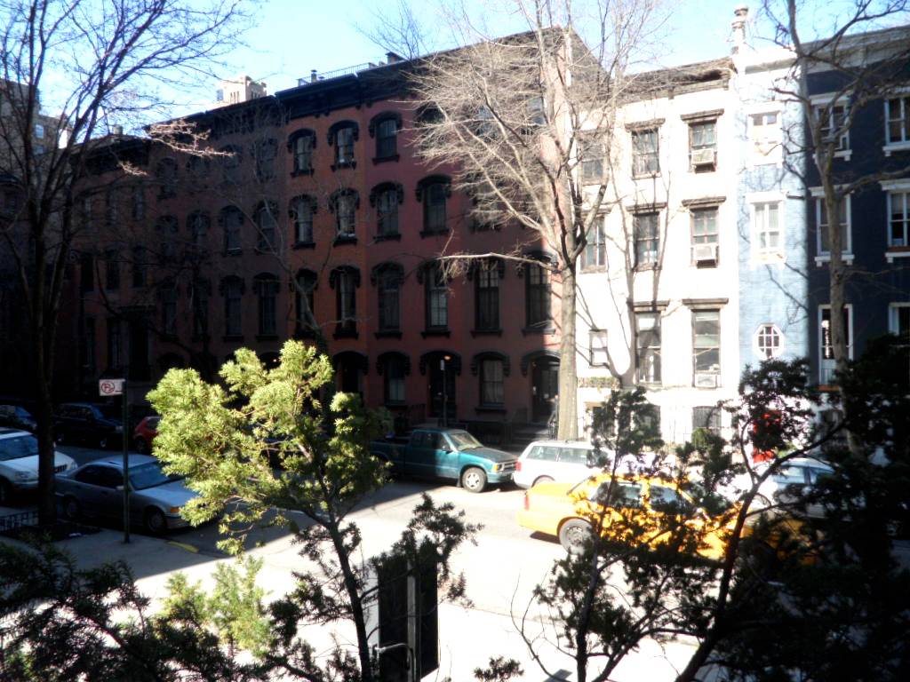 ***HELL'S KITCHEN (CLINTON)****DOORMAN**LARGE 2BED/ ELEV. BUILDING