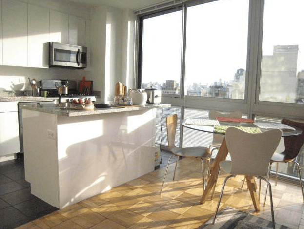 MIDTOWN WEST, HUDSON YARDS, AMAZING TWO BEDROOM AND TWO BATH WITH BALCONY, CITY VIEWS,ROOFTOP DECK AND SO MUCH MORE. WALK TO THE HIGHLINE PARK. APARTMENT HAS ONE MONTH FREE RENT. 
