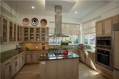 Price Drop Posh and Modern Townhouse in the Heart of SOHO with Amenities on Historical Block