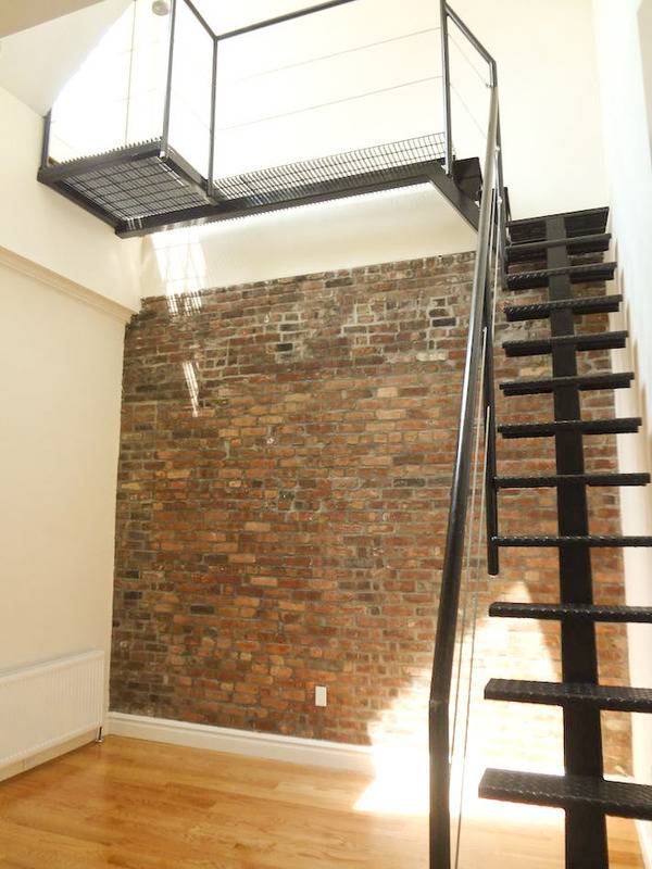 *Rare* 2 Bedrooms Duplex with a Private Roof Deck in the E. Village!!