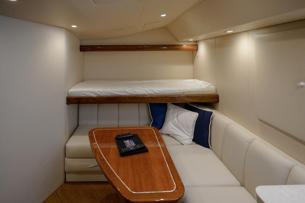2018 Viking 48 Sport Tower- GRESAMAR- Salon