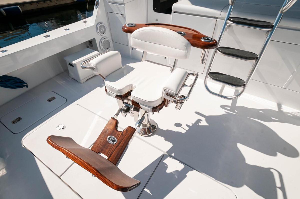 2005 50 Hatteras Convertible - Knot On Call - Cockpit