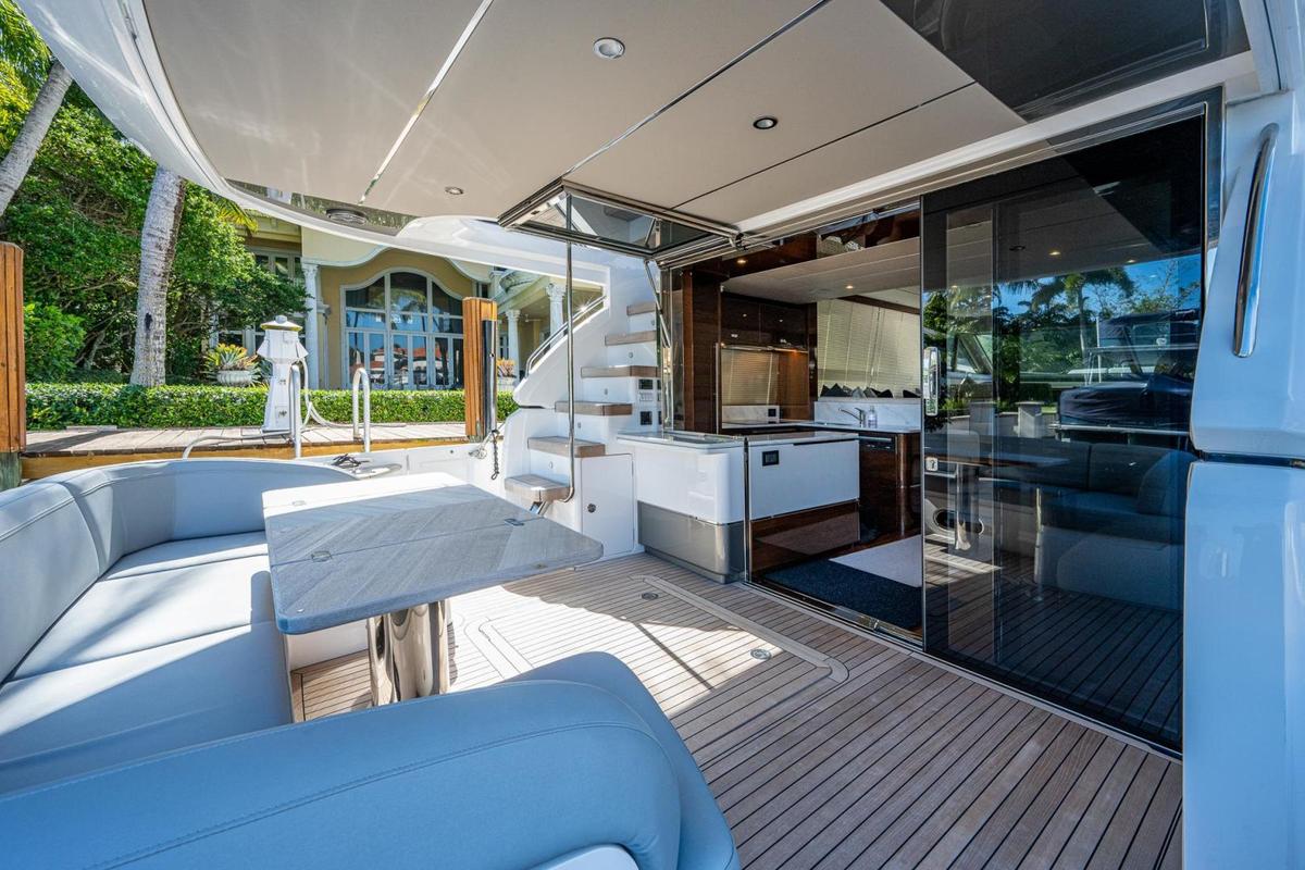 Princess F62 Alice Vesta - Cockpit