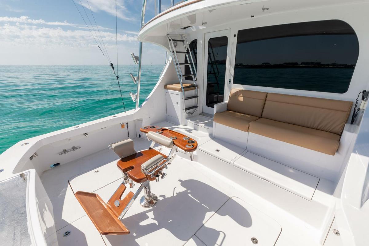 2016 Hatteras GT60 KNOT ON CALL Cockpit 1