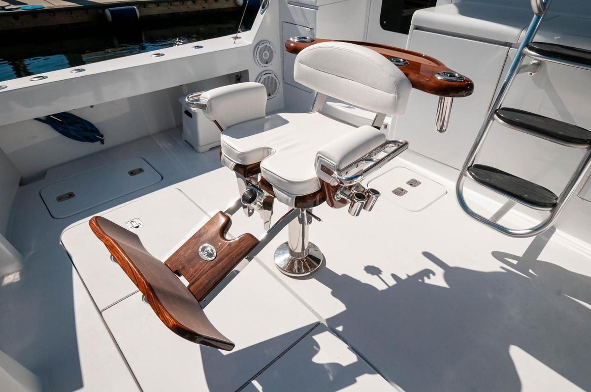 2005 50 Hatteras Convertible - Knot On Call - Cockpit