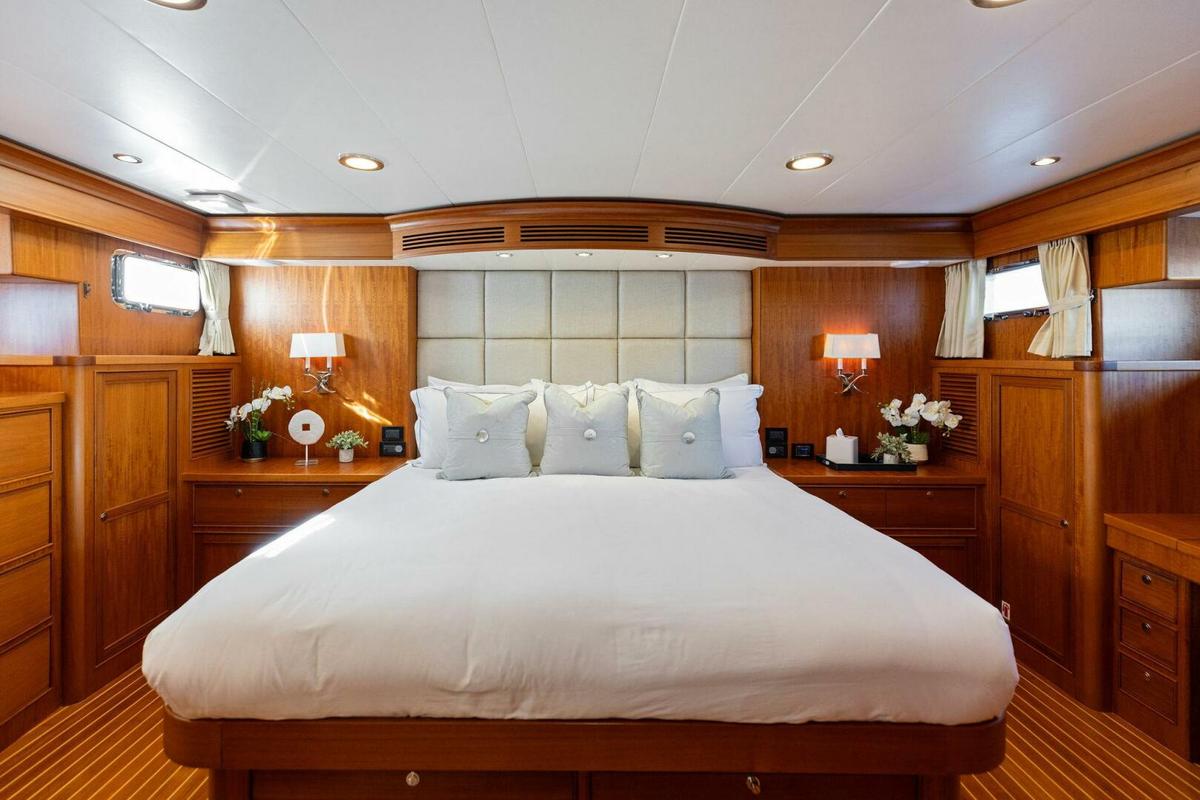 2019 82 Marlow 70e MK2 - SUNZSET - Master Stateroom