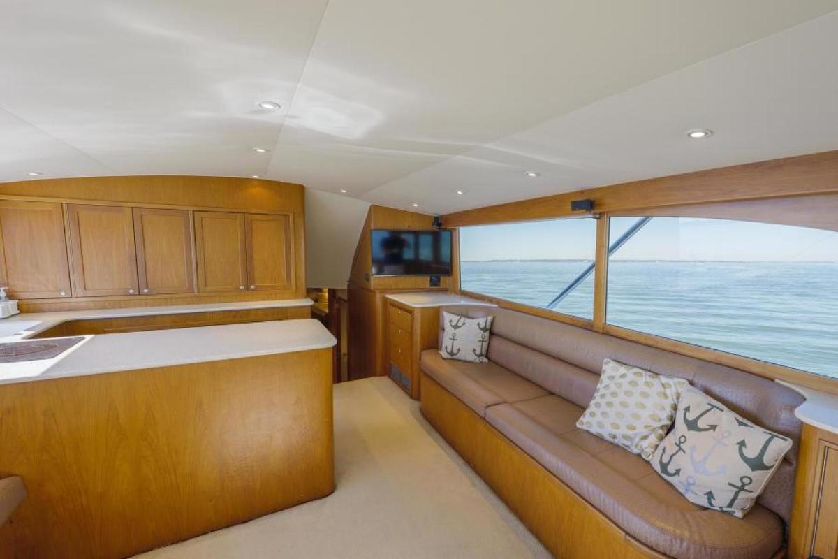 Blackwell 61 Renegade - Interior Salon