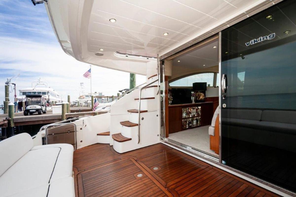 2009 Princess 54 Flybridge ADIOS Cockpit 2