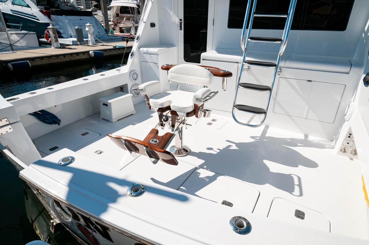2005 50 Hatteras Convertible - Knot On Call - Cockpit