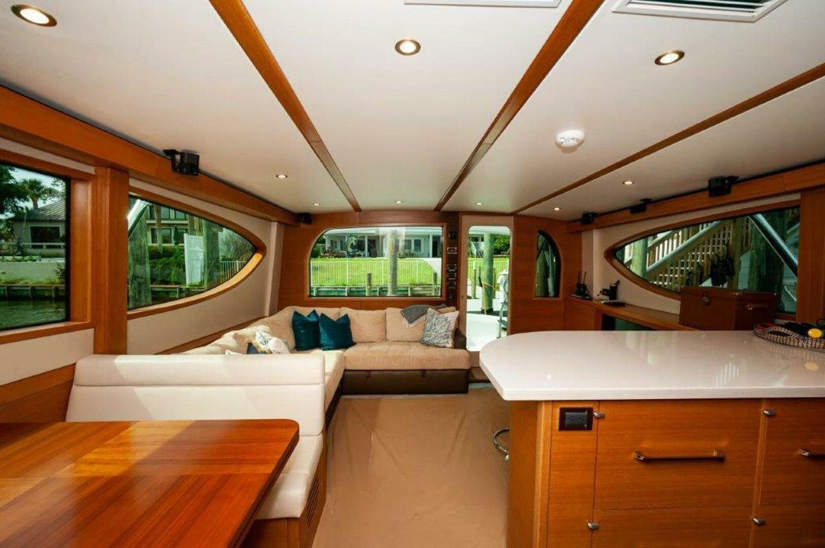 2016 Hatteras GT60 KNOT ON CALL Salon
