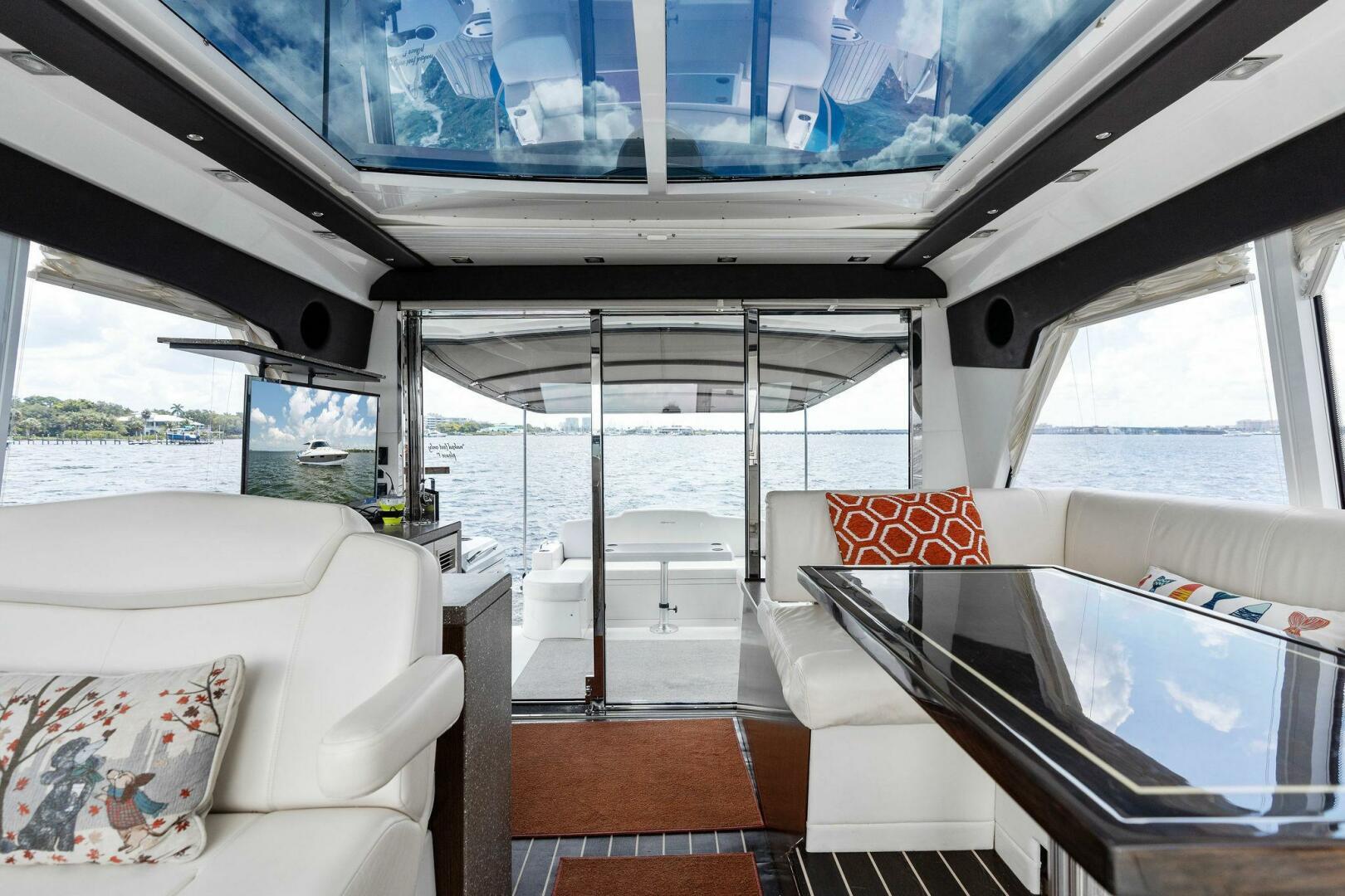 2011 48 Cruisers Yachts Cantius - Livin The Dream II - Salon