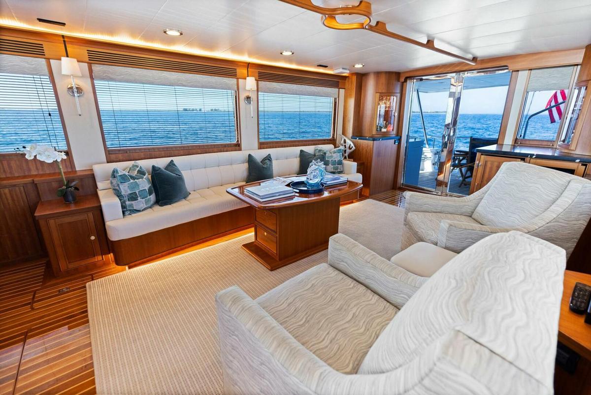 2019 82 Marlow 70e MK2 - SUNZSET - Salon