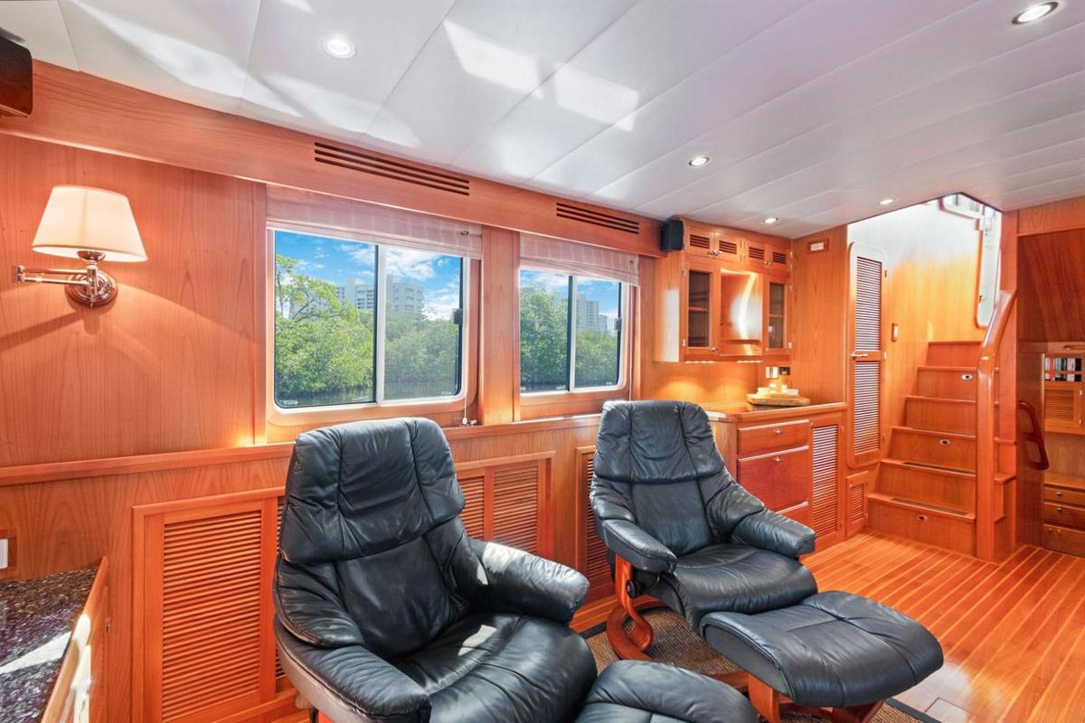 004 Salon Port Side Looking Fwd