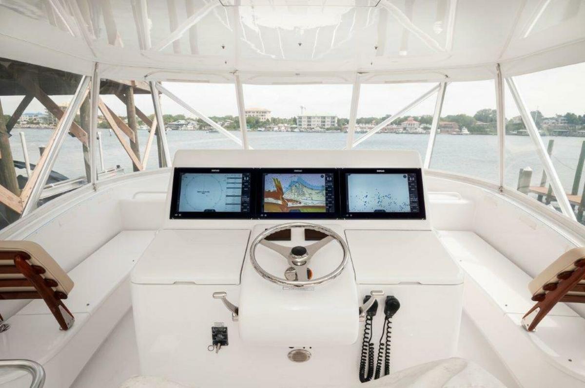 2016 Hatteras GT60 KNOT ON CALL Helm 2