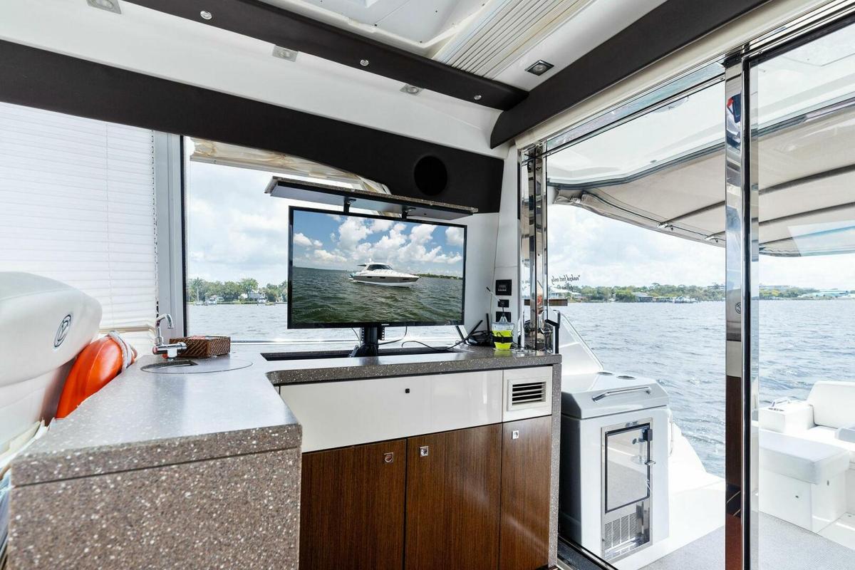 2011 48 Cruisers Yachts Cantius - Livin The Dream II - Upper Salon