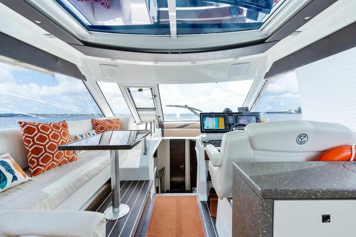 2011 48 Cruisers Yachts Cantius - Livin The Dream II - Interior Overview