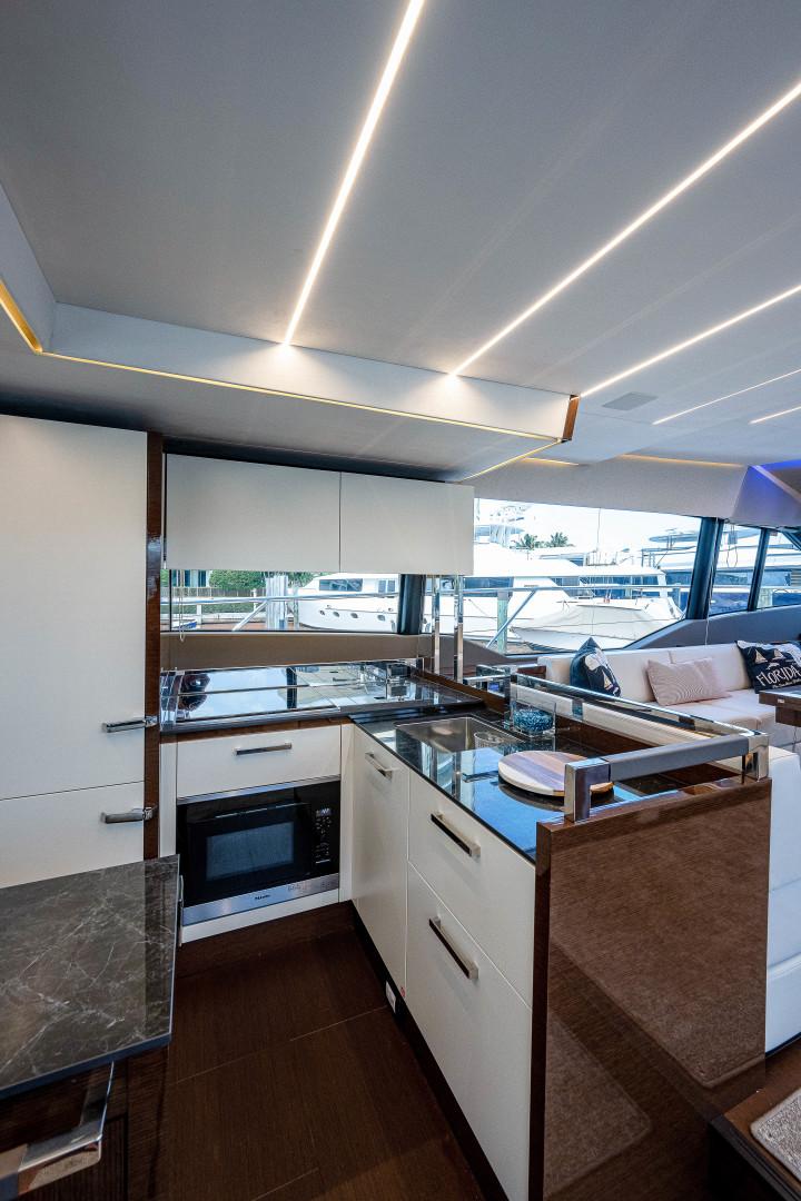 Presitige 63- DOG HOUSE - Galley