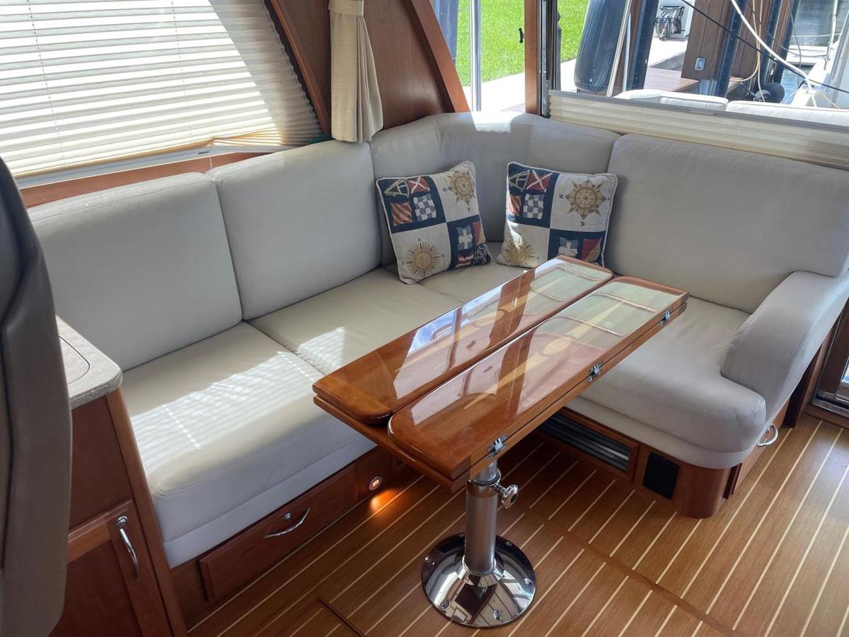 Salon Settee