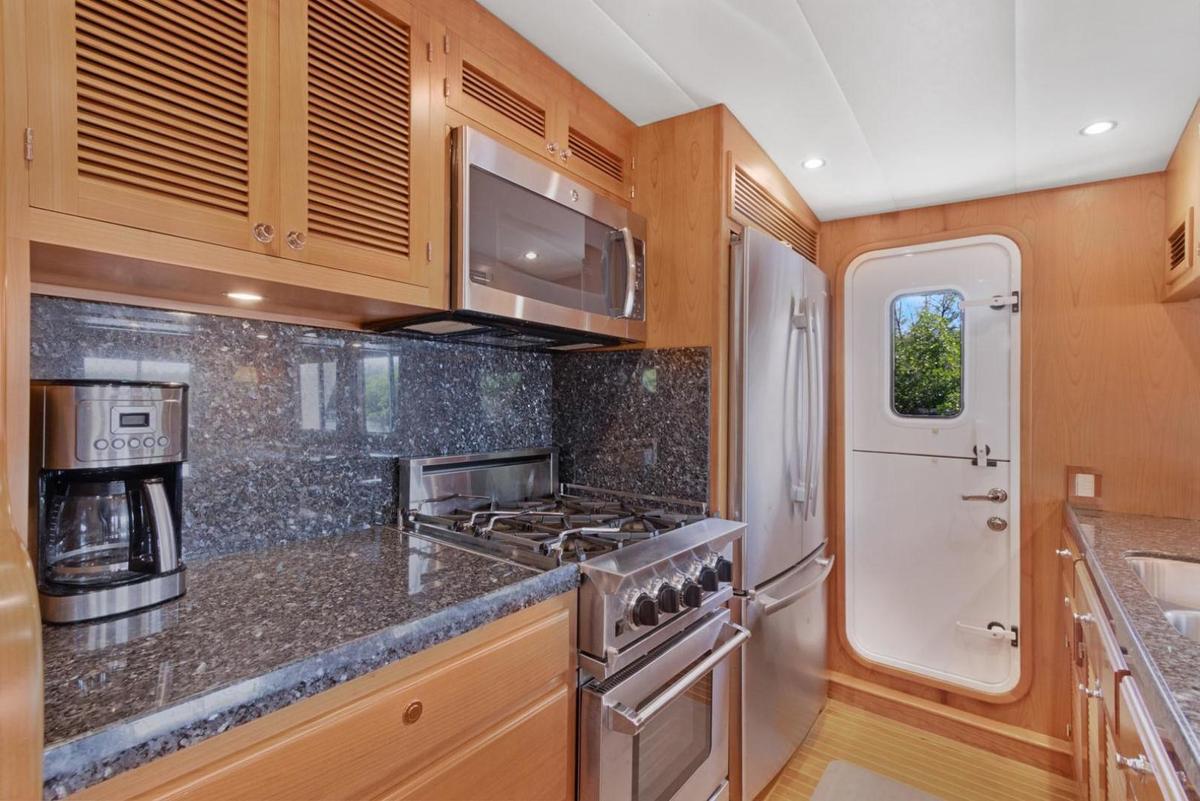 009 Galley Facing Fwd