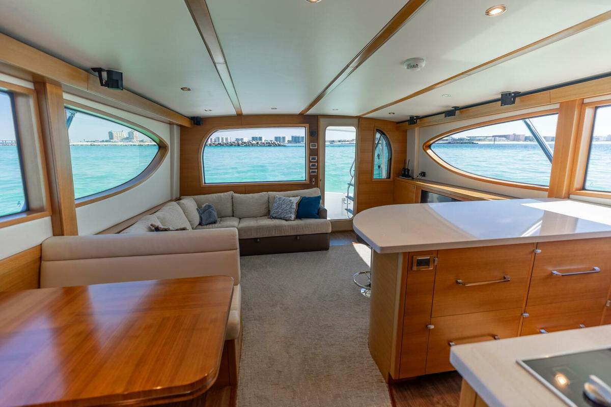 2016 Hatteras GT60 KNOT ON CALL Salon 4