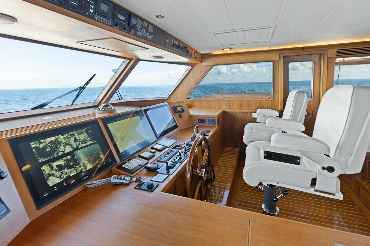 2019 82 Marlow 70e MK2 - SUNZSET - Helm